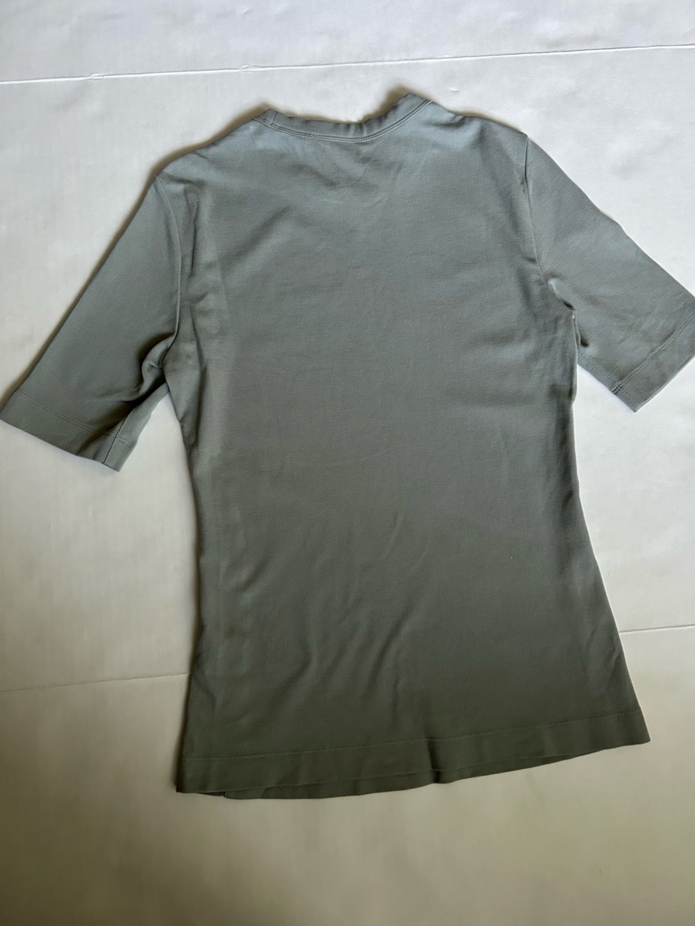 Club Monaco Olive Short-Sleeve Crewneck Top used Size S. - Picture 8 of 8